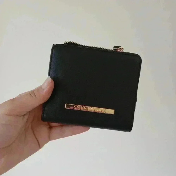 STEVE MADDEN black & gold wallet - Picture 1 of 6